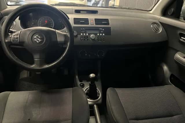 Suzuki Swift (2009) thumbnail 3