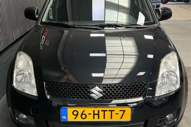 Suzuki Swift (2009) thumbnail 4