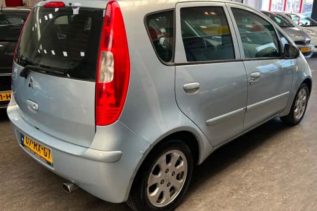 Mitsubishi Colt (2005) thumbnail 2