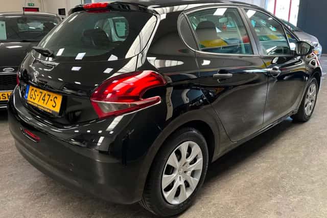 Peugeot 208 (2015) thumbnail 2