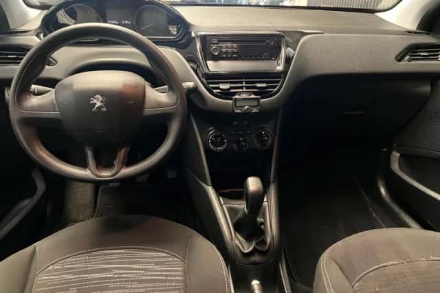 Peugeot 208 (2015) thumbnail 3