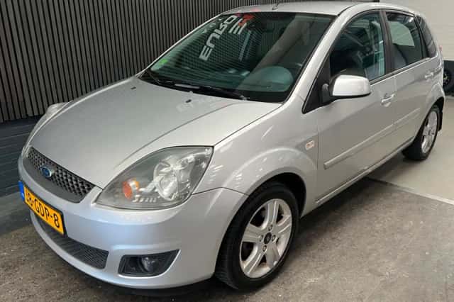 Ford Fiesta (2008) thumbnail 5