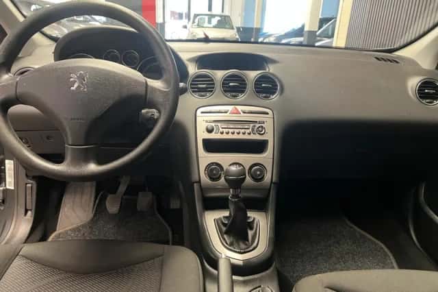 Peugeot 308 (2009) thumbnail 3