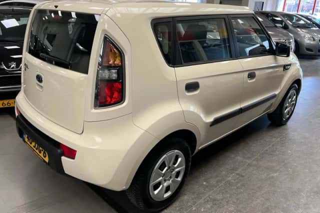 Kia Soul (2009) thumbnail 2