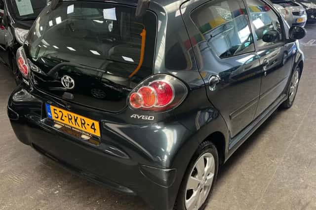 Toyota Aygo (2011) thumbnail 2