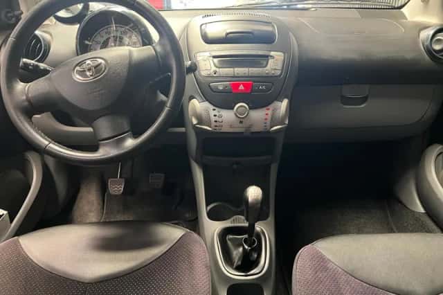 Toyota Aygo (2011) thumbnail 3