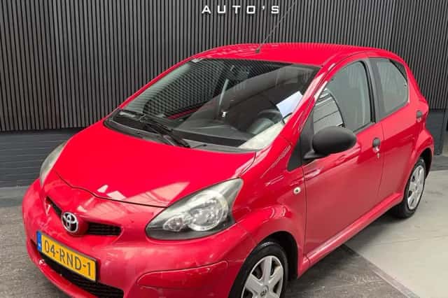Toyota Aygo (2011) thumbnail 1