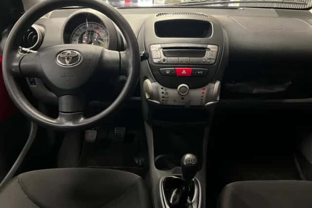 Toyota Aygo (2011) thumbnail 3