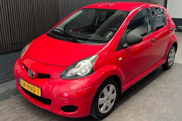 Toyota Aygo (2011) thumbnail 6