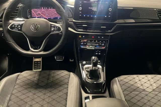 Volkswagen T-Roc (2023) thumbnail 3