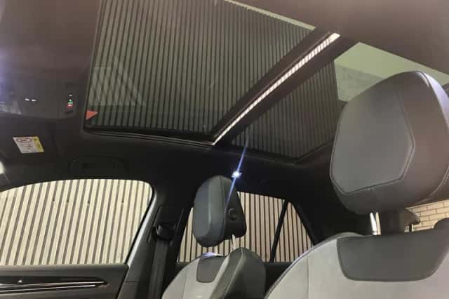 Volkswagen T-Roc (2023) thumbnail 4