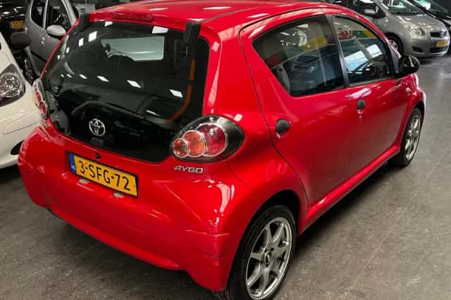 Toyota Aygo (2013) thumbnail 2
