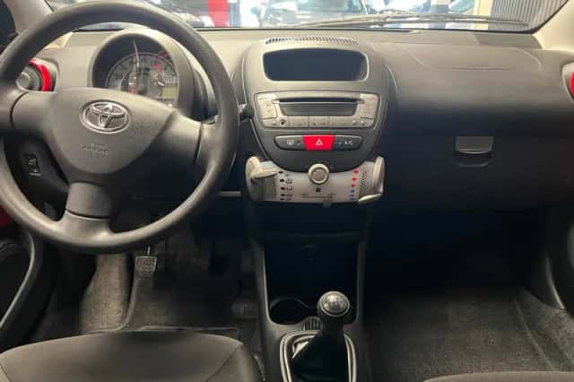 Toyota Aygo (2013) thumbnail 3