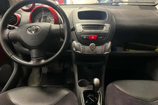 Toyota Aygo (2010) thumbnail 3