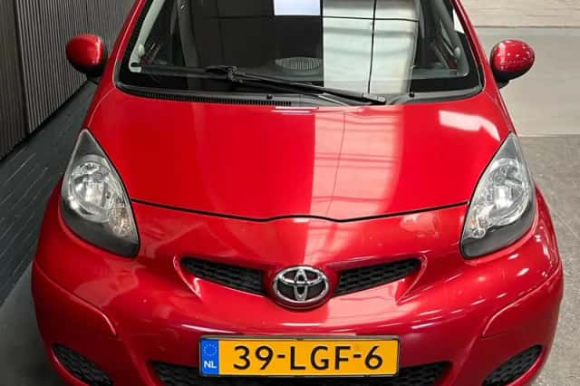 Toyota Aygo (2010) thumbnail 5