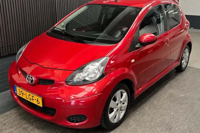 Toyota Aygo (2010) thumbnail 6