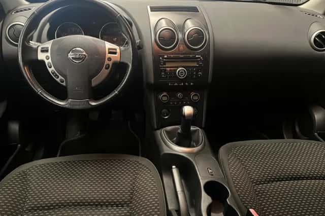 Nissan Qashqai (2009) thumbnail 3