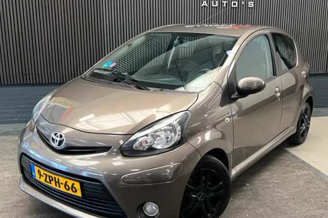 Toyota Aygo (2013) thumbnail 1