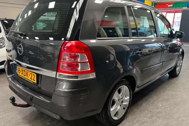 Opel Zafira (2012) thumbnail 2