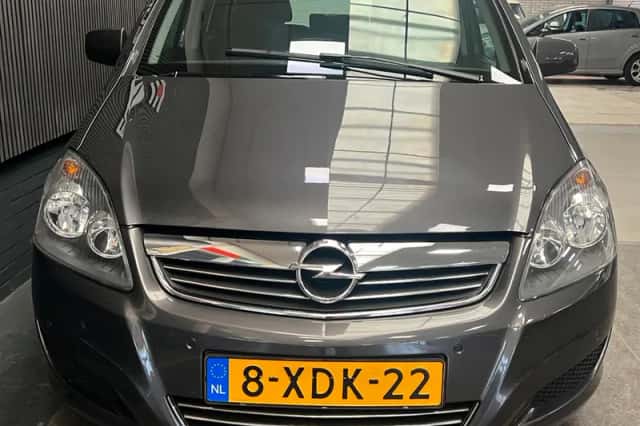 Opel Zafira (2012) thumbnail 4