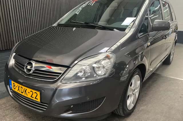 Opel Zafira (2012) thumbnail 5