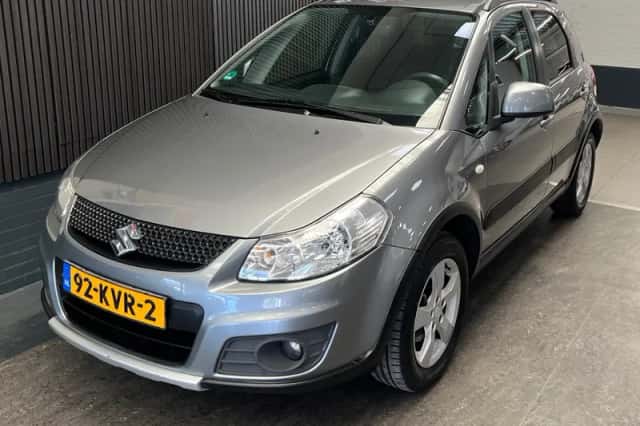 Suzuki SX4 (2010) thumbnail 6