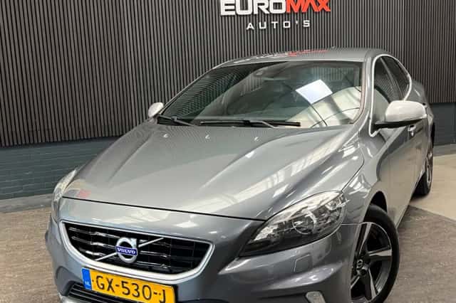 Volvo V40 (2015) thumbnail 1