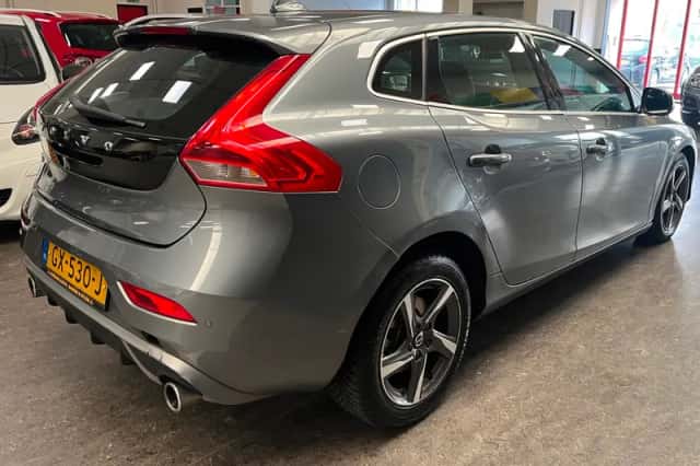Volvo V40 (2015) thumbnail 2
