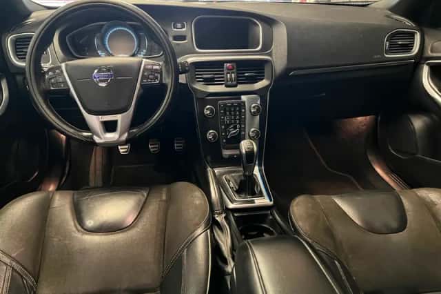 Volvo V40 (2015) thumbnail 3