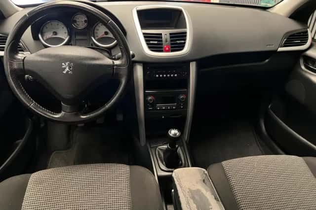 Peugeot 207 (2011) thumbnail 3