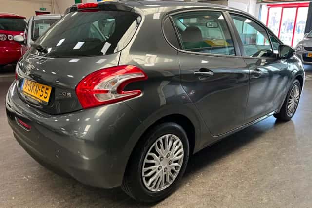 Peugeot 208 (2013) thumbnail 2