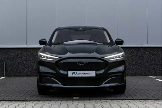 Ford Mustang (2022) thumbnail 3