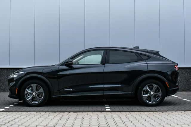Ford Mustang (2022) thumbnail 5