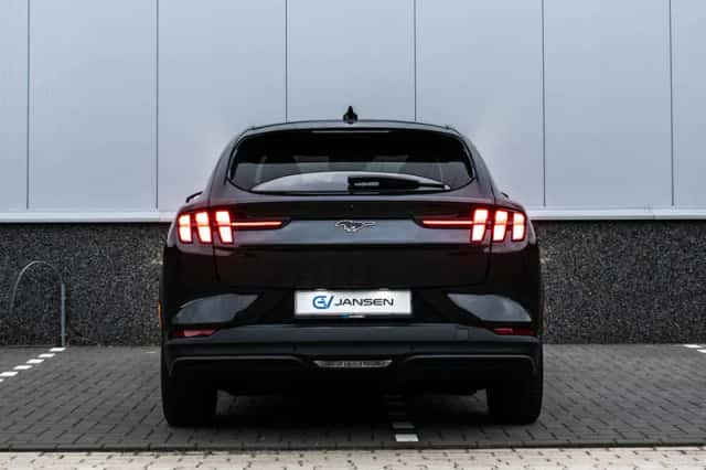 Ford Mustang (2022) thumbnail 6