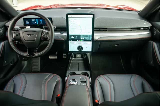 Ford Mustang (2021) thumbnail 2