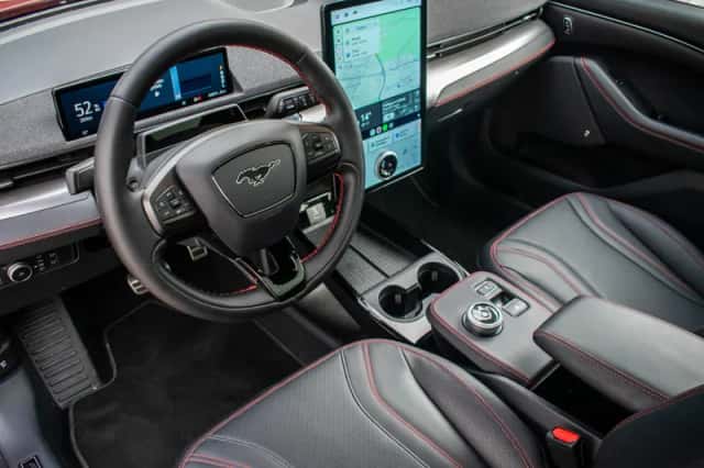 Ford Mustang (2021) thumbnail 4