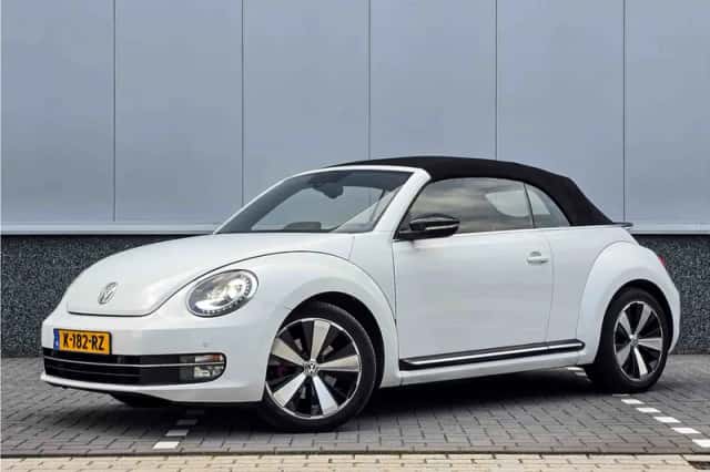 Volkswagen Beetle (2014) thumbnail 1