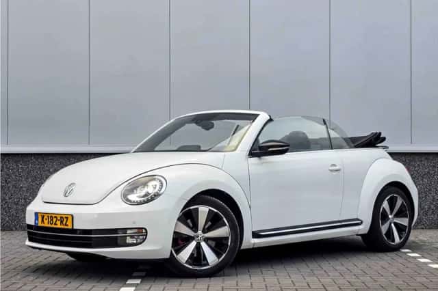 Volkswagen Beetle (2014) thumbnail 3