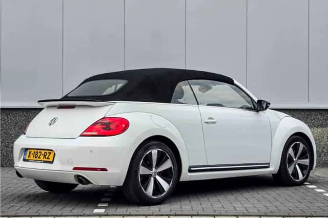 Volkswagen Beetle (2014) thumbnail 4