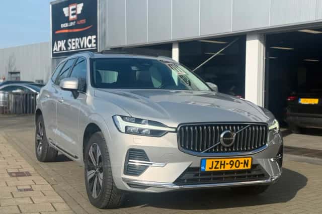 Volvo XC60 (2023) thumbnail 3