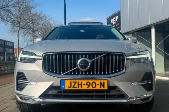 Volvo XC60 (2023) thumbnail 4