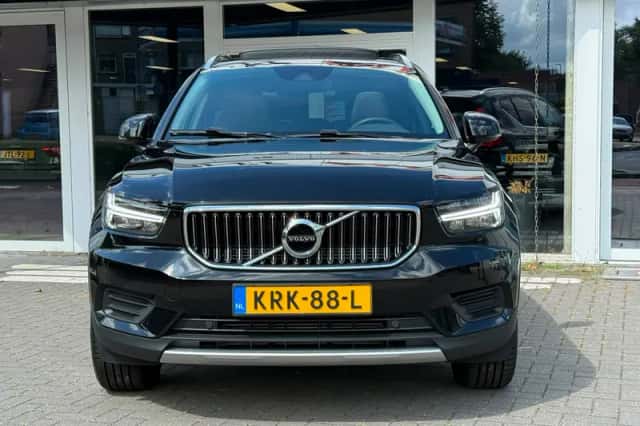 Volvo XC40 (2022) thumbnail 2