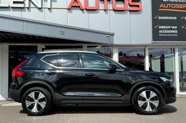 Volvo XC40 (2022) thumbnail 4