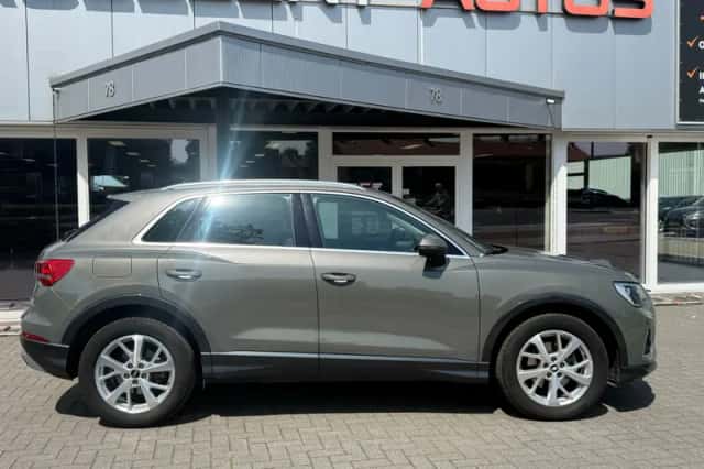 Audi Q3 (2019) thumbnail 4
