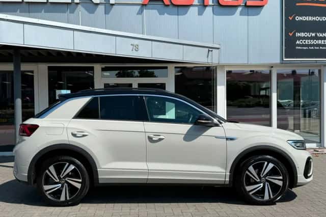 Volkswagen T-Roc (2023) thumbnail 4