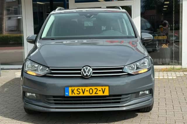 Volkswagen Touran (2021) thumbnail 2