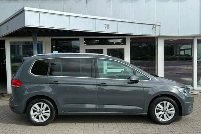 Volkswagen Touran (2021) thumbnail 4