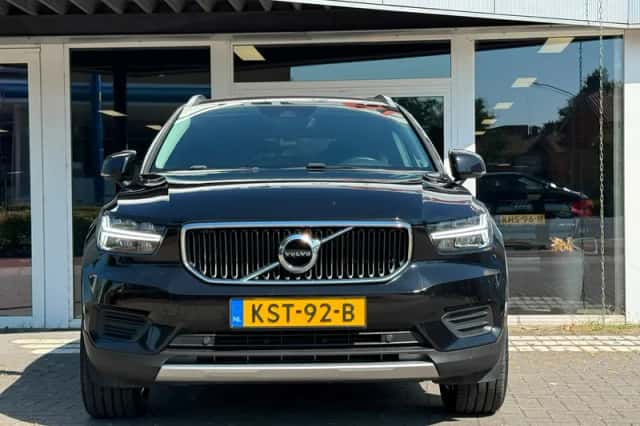 Volvo XC40 (2021) thumbnail 2