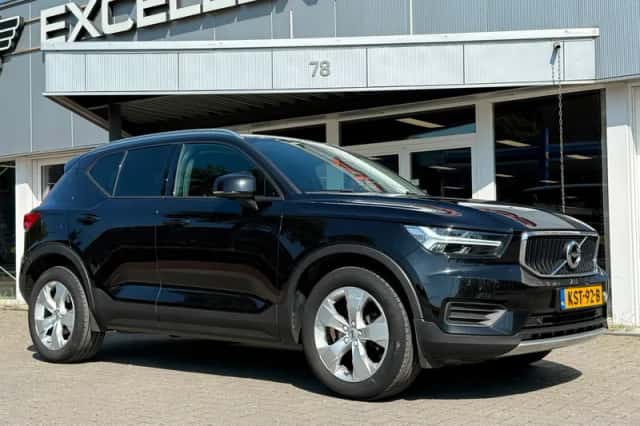 Volvo XC40 (2021) thumbnail 3