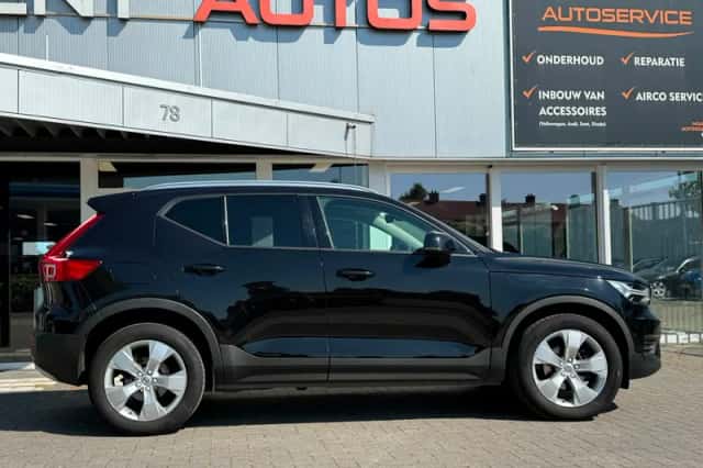 Volvo XC40 (2021) thumbnail 4